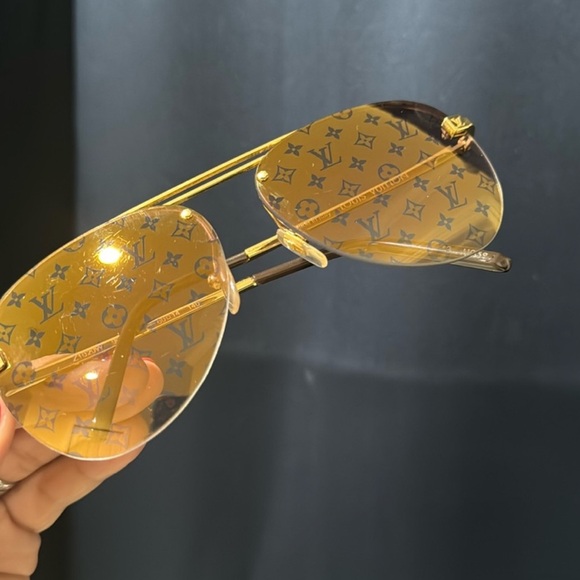 🧡Louis Vuitton Z1020W Gold Monogram Clockwise Sunglasses - Picture 13 of 14